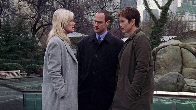 Staatsanwältin Alexandra Cabots (Stephanie March, l.), Olivia Benson (Mariska Hargitay) und Elliot Stabler (Christopher Meloni) – Bild: RTL