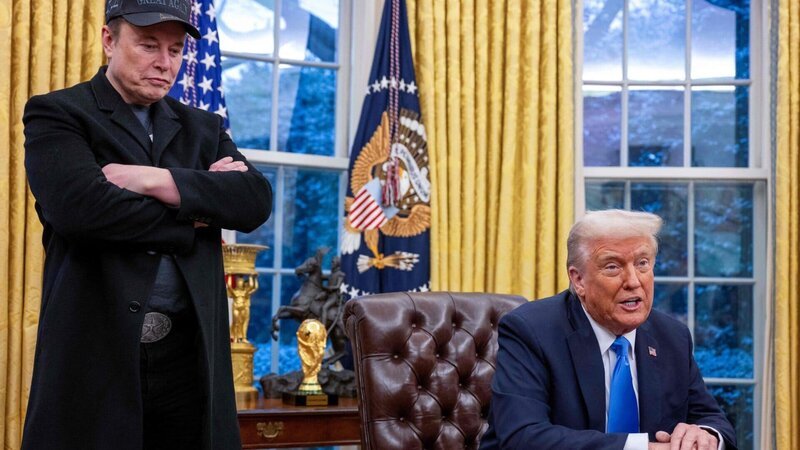 Existieren geheime Kontakte zwischen der US-Regierung, ihren Beratern und Mitgliedern der russischen Regierung und deren Geheimdiensten? ZDF-Korrespondent Johannes Hano ist dunklen Verbindungen auf der Spur. – Bild: ZDF und JIM WATSON Existieren geheime Kontakte zwischen der US-Regierung, ihren Beratern und Mitgliedern der russischen Regierung und deren Geheimdiensten? ZDF-Korrespondent Johannes Hano ist dunklen Verbindungen auf der Spur. – Bild: ZDF und JIM WATSON