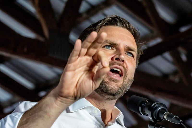 JD Vance hat es aus prekären Verhältnissen bis ins Zentrum der politischen Macht geschafft. Was zeichnet ihn aus? Welche politischen Ziele verfolgt der 50. US-Vizepräsident? Und was bedeutet das für die freie westliche Welt? – Bild: ZDF und Redux / Peterson, Mark JD Vance hat es aus prekären Verhältnissen bis ins Zentrum der politischen Macht geschafft. Was zeichnet ihn aus? Welche politischen Ziele verfolgt der 50. US-Vizepräsident? Und was bedeutet das für die freie westliche Welt? – Bild: ZDF und Redux / Peterson, Mark