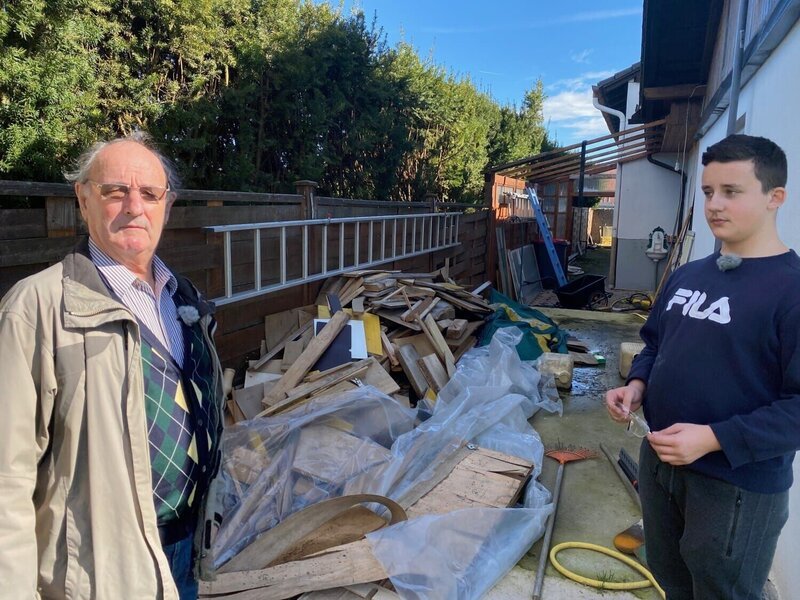 Herr Kreilinger mit seinem Enkel Rene – Bild: ATV