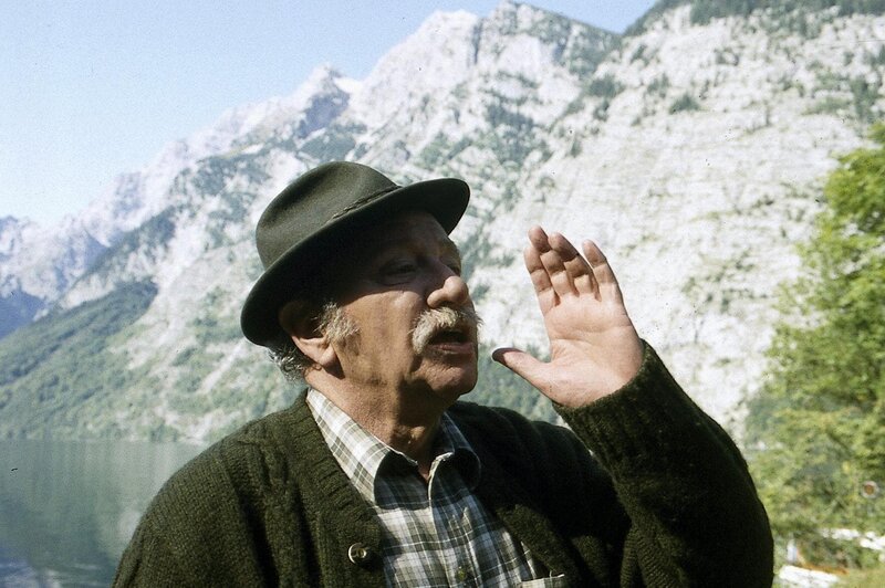 Gustl Bayrhammer (Förster Gugenmoser). – Bild: ORF (FS1/​FS2) /​ ORF2