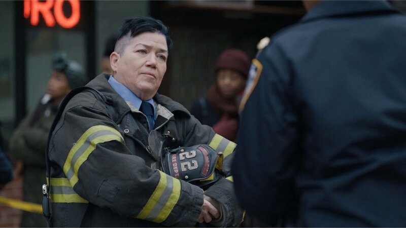 Fire Marshal Nicky Greenville (Lea DeLaria) – Bild: CBS Broadcasting, Inc.