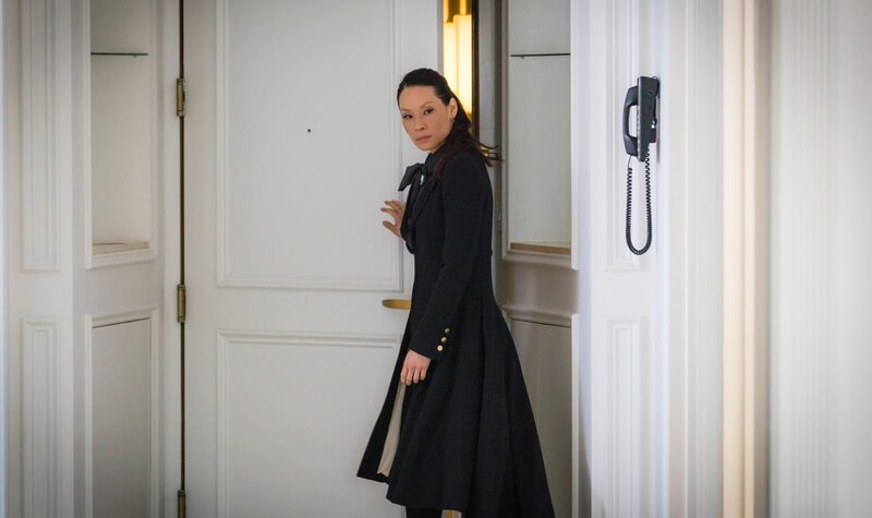 Während Watson (Lucy Liu) mit Holmes den Mord an einer vermögenden Dame aufklären will, die ihr Anwesen ihrem Hund vererbt hat, bemüht sich Watson noch zusätzlich darum, die Beziehung des Captain zu retten … – Bild: CBS Broadcasting Inc.
