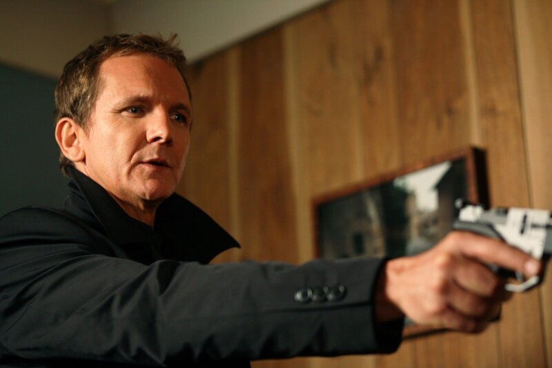 Hat Peter recht behalten und hat Newton (Sebastian Roche) etwas mit den Morden zu tun? – Bild: Turner /​ Warner Bros. All Rights Reserved.