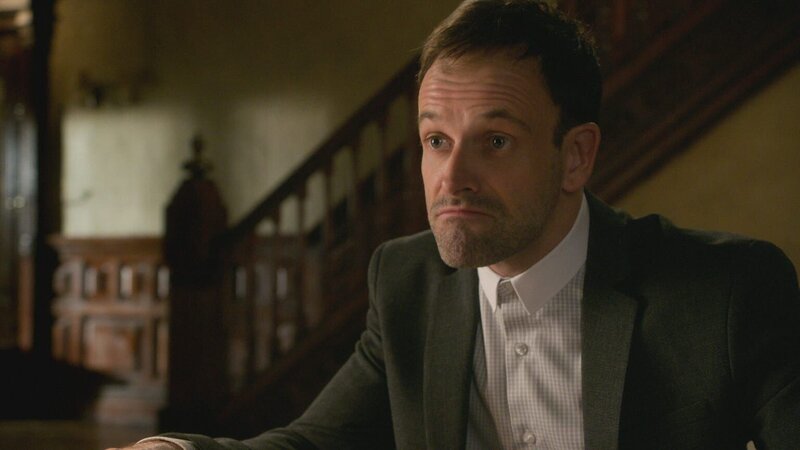 Sherlock Holmes beschäftigt sich auch noch mit dem Anschlag auf seinen Vater. – Bild: CBS Broadcasting Inc.