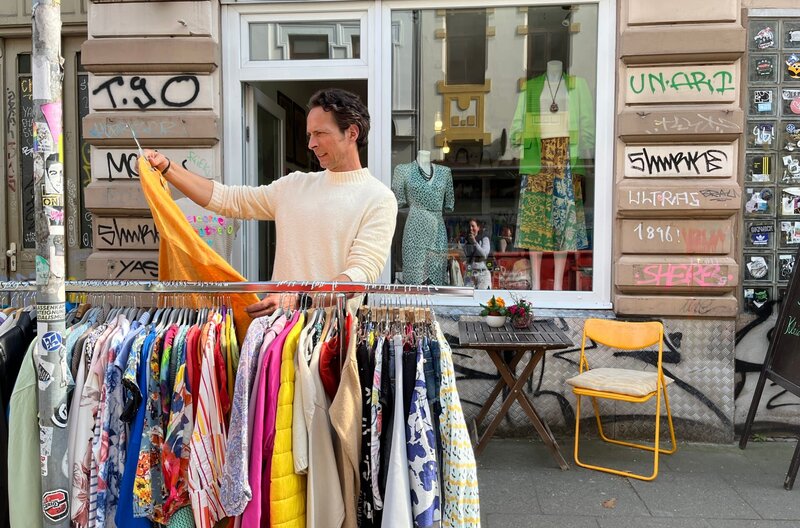Second Hand im Trend. – Bild: NDR/​Saskia Engels
