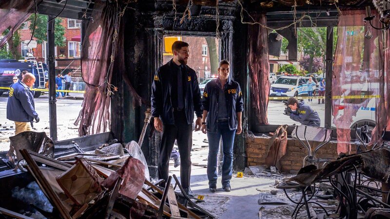 Special Agent Omar Adom ‚OA‘ Zidan (Zeeko Zaki, l.); Special Agent Maggie Bell (Missy Peregrym, r.) – Bild: 2019 CBS Broadcasting, Inc. All Rights Reserved. /​ Mark Schafer Lizenzbild frei