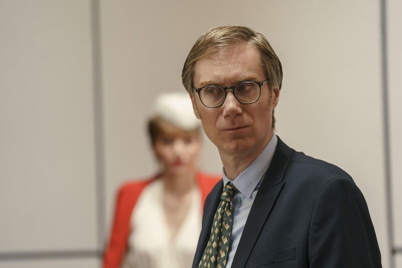 Gregory Dillard (Stephen Merchant) – Bild: Big Talk Productions /​ Alistair Heap