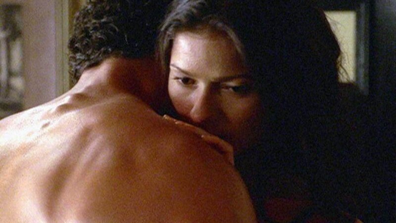 Jordan (Jill Hennessy) verbringt mit einem aufregenden Fremden (Brian Stokes Mitchell) einige heiße Nächte. Mit fatalen Folgen: Der Fremde ist der neue Staatsanwalt. – Bild: RTL /​ NBC Universal