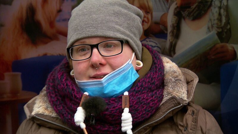 Franzi (Foto) und ihr Freund Leon wurden zuhause rausgeworfen und sind jetzt obdachlos. – Bild: RTLZWEI, Good Times Fernsehprodu