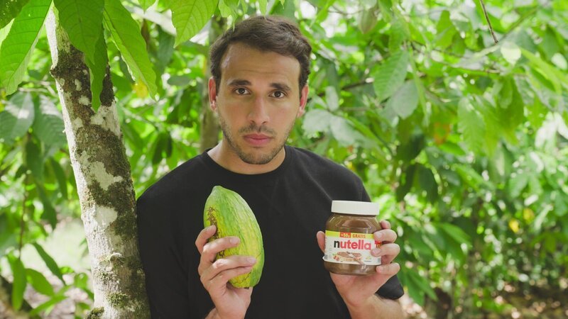 Um die Welt mit Nutella zu versorgen, braucht es riesige Mengen Kakao. Im Austausch engagiert sich Ferrero unter anderem dafür, dass die Familien der Kakaobauern Zugang zu Bildung bekommen. Aber wie flächendeckend passiert das? – Bild: ZDF und Robinson Krause