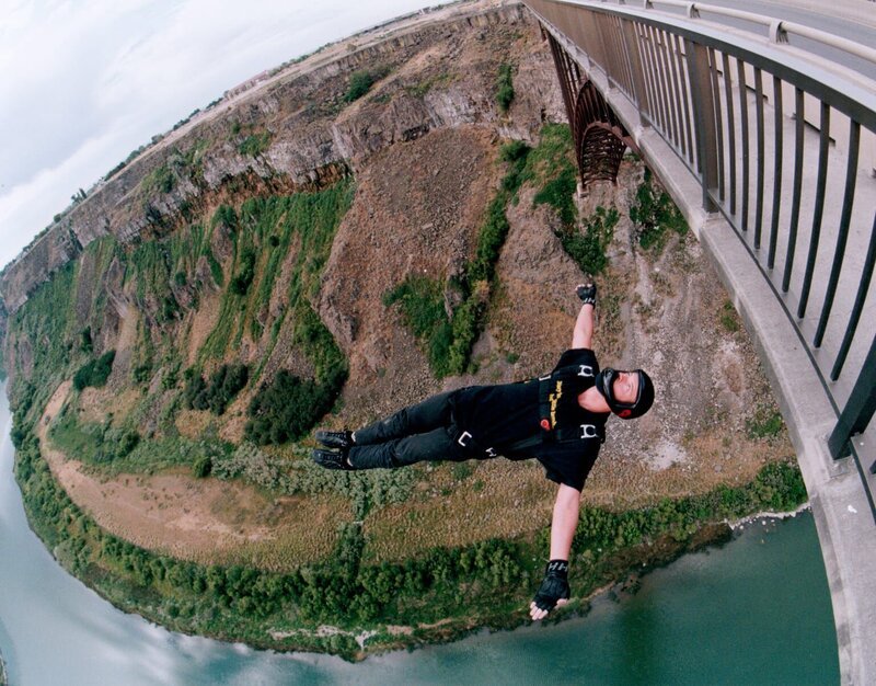 Sie gehen bis an die Extreme, sie kennen keine Grenzen und ihr Mut und ihre Abenteuerlust sind schier unendlich. „Red Bull Ultimate Rush“ begleitet Extremsportler bei ihren größten Herausforderungen … – Bild: DF1