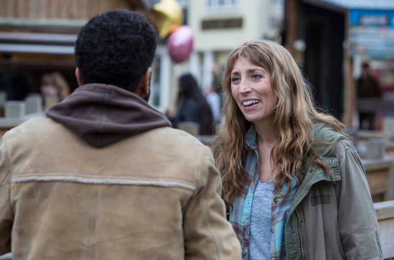 Miri (Daisy Haggard) macht einen Ausflug mit Billy (Adeel Akhtar). – Bild: Two Brothers Pictures and all3media international
