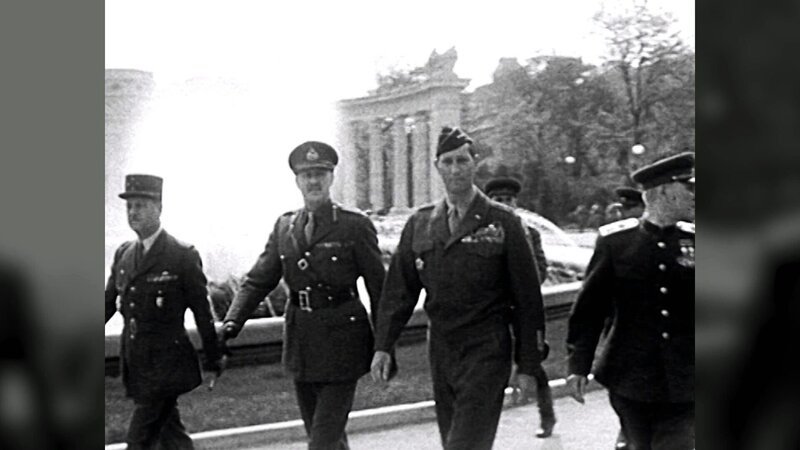  Soldaten der alliierten Besatzungsmächte am Schwarzenbergplatz. – Bild: ORF/​ORF- Archiv