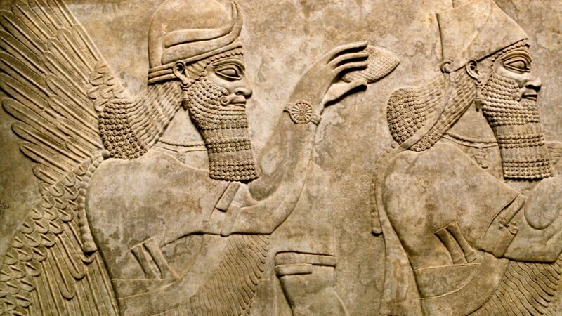 Assyrische Reliefskulpturen, assyrischer König Ashurnasirpal II. und Genie im neunten Jahrhundert. Das Britische Museum, London. – Bild: uklib /​ THE HISTORY CHANNEL /​ A+E Networks