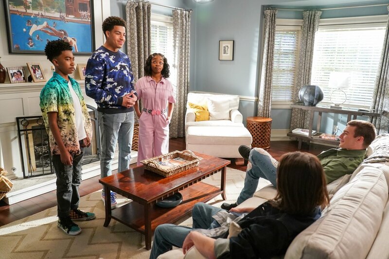 (v.li.): Miles Brown (Jack Johnson), Marcus Scribner (Andre ‚Junior‘ Johnson jr.), Marsai Martin (Diane Johnson), Dylan Summerall (Root Beer). – Bild: ORF/​Disney/​ABC/​Eric McCandless