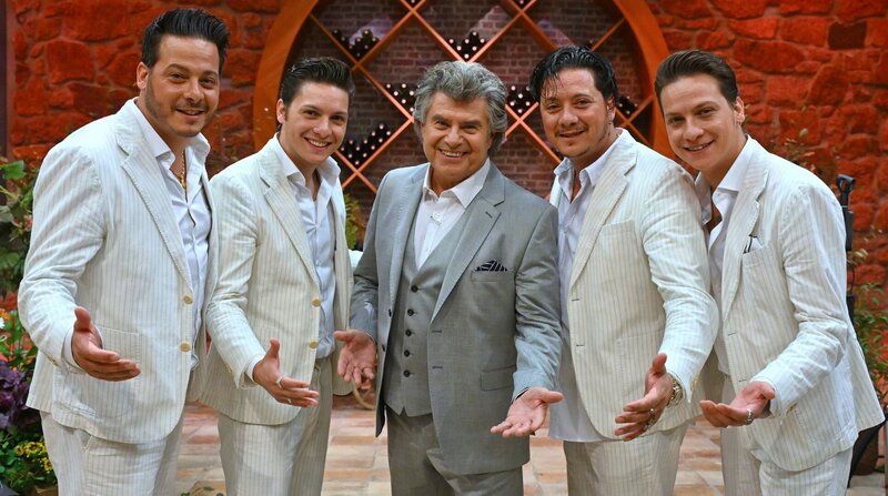 Die Esteriore Brothers gemeinsam mit Andy Borg. – Bild: SWR/​Kerstin Joensson /​ SWR Presse/​Bildkommunikation