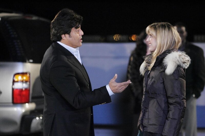 Right“ -- Cheryl and Jim get into an argument about Erik Estrada, and Jim sets out to prove Cheryl wrong about an incident that occurred with the actor ten years ago, on „According to Jim,“ TUESDAY, FEBRUARY 7 (8:00–8:30 p.m., ET), on the ABC Television Network. (ABC/CRAIG SJODIN) ERIK ESTRADA, COURTNEY THORNE-SMITH – Bild: Disney Channel Right“ -- Cheryl and Jim get into an argument about Erik Estrada, and Jim sets out to prove Cheryl wrong about an incident that occurred with the actor ten years ago, on „According to Jim,“ TUESDAY, FEBRUARY 7 (8:00–8:30 p.m., ET), on the ABC Television Network. (ABC/CRAIG SJODIN) ERIK ESTRADA, COURTNEY THORNE-SMITH – Bild: Disney Channel