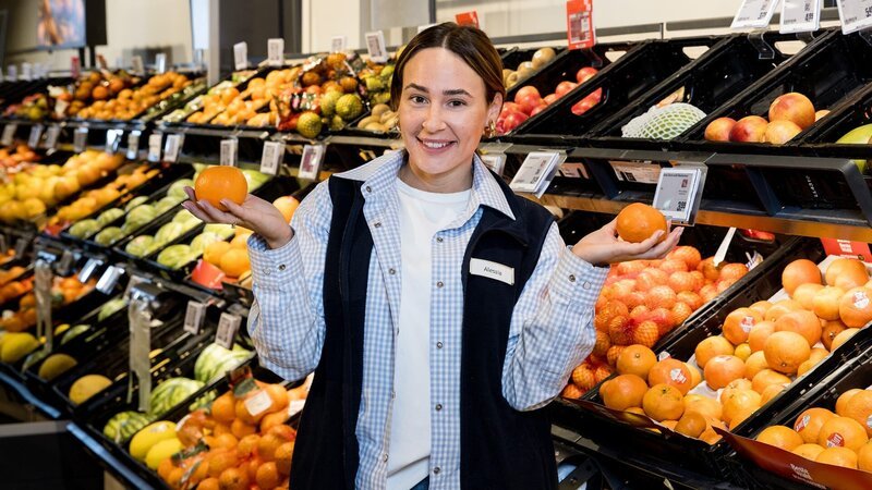 Alessia Herren ist startklar fürs Probearbeiten. – Bild: RTLZWEI