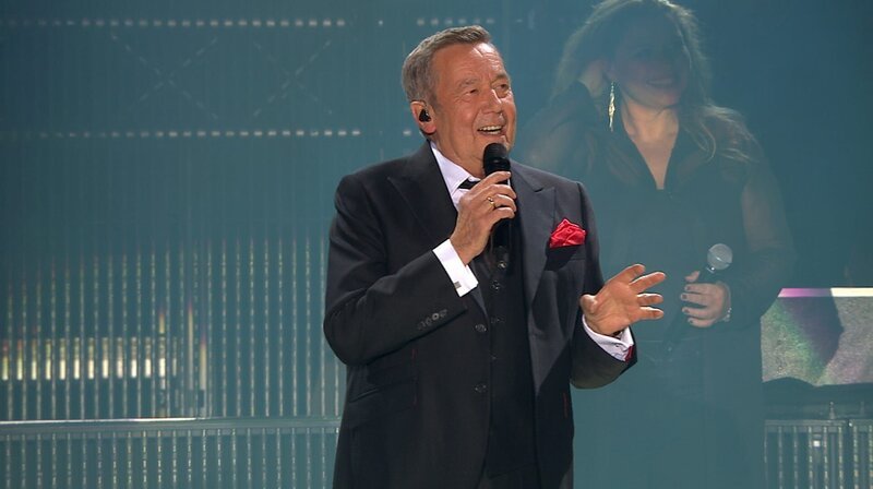 Das große Konzert aus der Arena am Berliner Ostbahnhof. Mit vielen Hits und viel Gefühl begeistert der Berliner Schlagersänger sein Publikum. – Roland Kaiser – Bild: rbb Das große Konzert aus der Arena am Berliner Ostbahnhof. Mit vielen Hits und viel Gefühl begeistert der Berliner Schlagersänger sein Publikum. – Roland Kaiser – Bild: rbb
