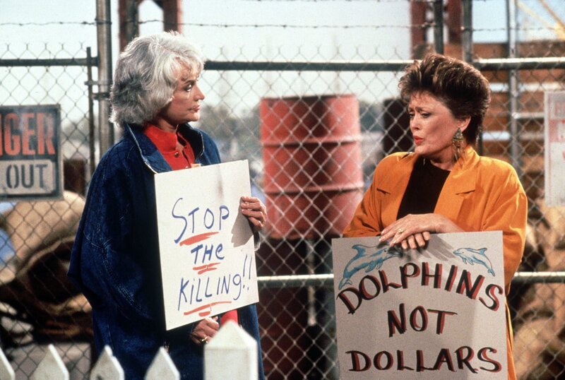 L-R: Dorothy Zbornak (Bea Arthur), Blanche Devereaux (Rue McClanahan) – Bild: Disney