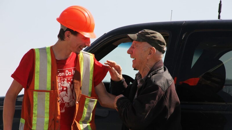 Grandpa John Schnabel visits Parker Schnabel. – Bild: E Gorsuch