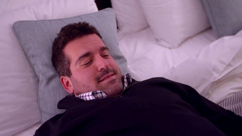 Tom und Sarah wollen ihre Heimat Minnesota verlassen, um nach Cambridge in Ostengland zu ziehen. In der dort beheimateten renommierten Universität, die 1209 gegründet wurde, will Tom seinen Doktor der Philosophie machen. Sarah freut sich auf den Umzug und hofft, in Cambridge in ein klassisches englisches Märchen einzutauchen. Tom dagegen hat mit Altertum und historischen Gebäuden wenig am Hut: Er möchte hier ein perfekt ausgestattetes, modernes Domizil finden und nichts vom dem Komfort einbüßen, den er auch in Minnesota hatte. – Bild: HGTV /​ Tanja Bachetzky