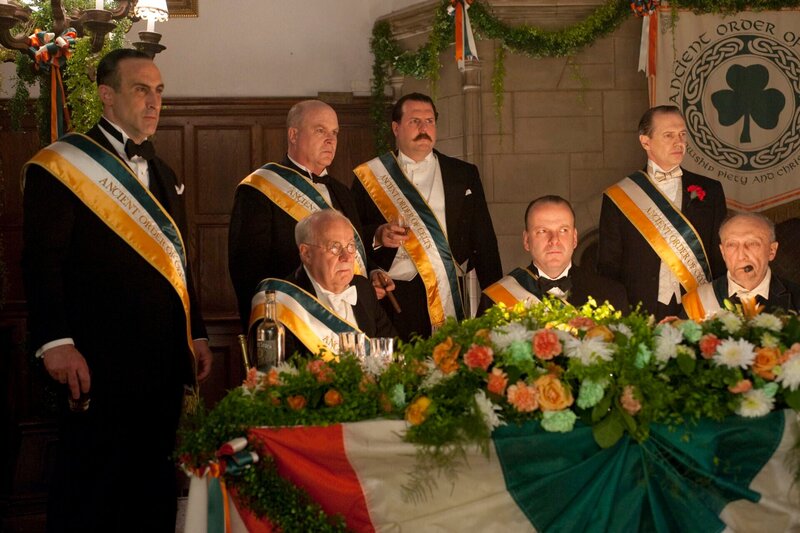 Tom Aldredge (Ethan Thompson), Steve Buscemi (Nucky Thompson), Robert Clohessy (Ward Boss Neary), Dabney Coleman (The Commodore), Ed McGinty (Ward Boss Boyd), John Rue (Mayor Edward Bacharach), Victor Verhaeghe (Ward Boss Fleming) – Bild: Boardwalk Empire