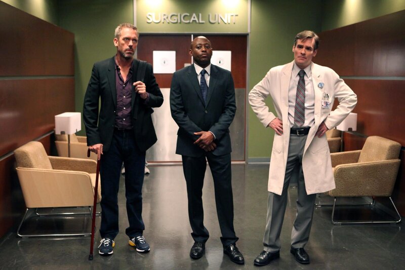 L-R: Dr. Greg House (Hugh Laurie), Dr. Eric Forman (Omar Epps), Dr. James Wilson (Robert Sean Leonard) – Bild: NBC