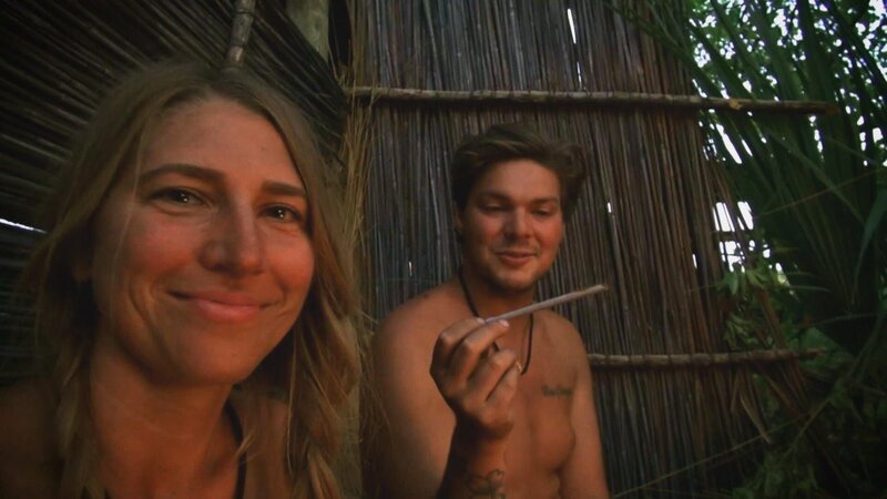 Marissa (l.) und ihr Survival-Partner Gabriel (r.). – Bild: Warner Bros. Discovery