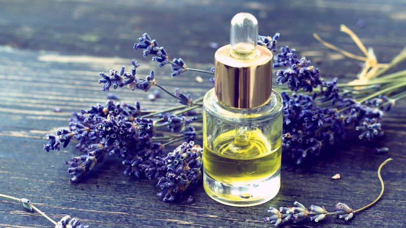 Bottle of lavender oil and lavender flowers on wooden background – vintage stylized photo – Bild: Dimijana