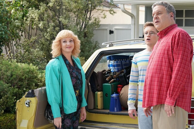 (v.l.n.r.) Beverly Goldberg (Wendi McLendon-Covey); Adam F. Goldberg (Sean Giambrone); Murray Goldberg (Jeff Garlin) – Bild: 2019, 2020 Sony Pictures Television Inc. All Rights Reserved. /​ Evans Ward Lizenzbild frei