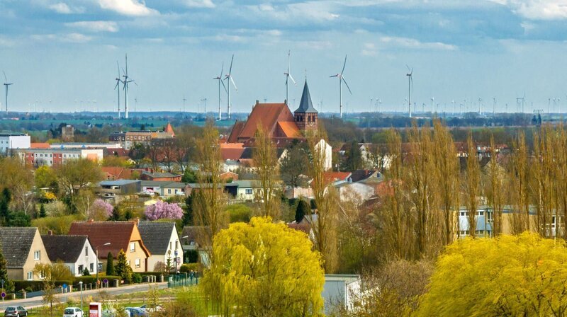 Stadtansicht Greifswald mit der Sankt Marien Kirche Strasburg. – Bild: NDR/imago/Andy Bünning Stadtansicht Greifswald mit der Sankt Marien Kirche Strasburg. – Bild: NDR/imago/Andy Bünning