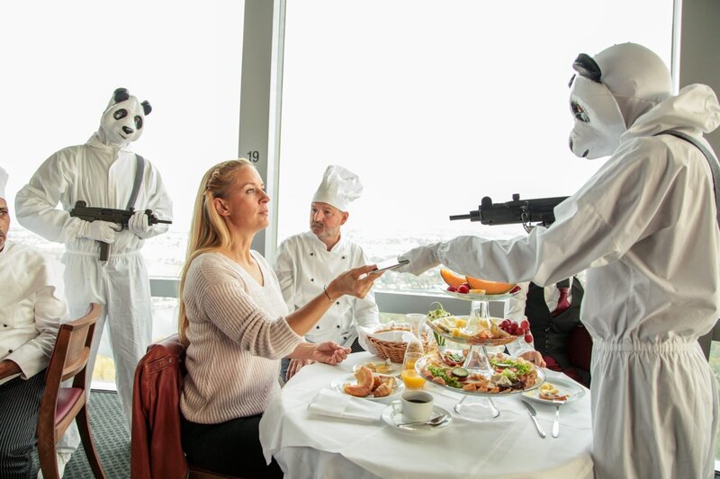 v.li.: Fabio Bruckner (Mehmet Sözer), Penny Lanz (Lilian Klebow), Onita Nakura (Sonja Chan). – Bild: ORF/​Satel Film/​Stefan Haring