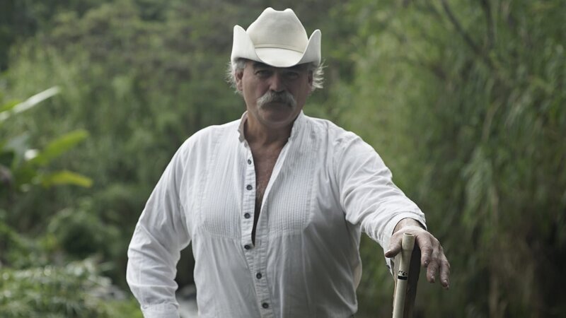 Marty’s hand is on his waist and other on a stick. – Bild: Chris Ritter /​ Discovery Channel /​ Photobank 35275_ep109_014.JPG /​ Discovery Communications