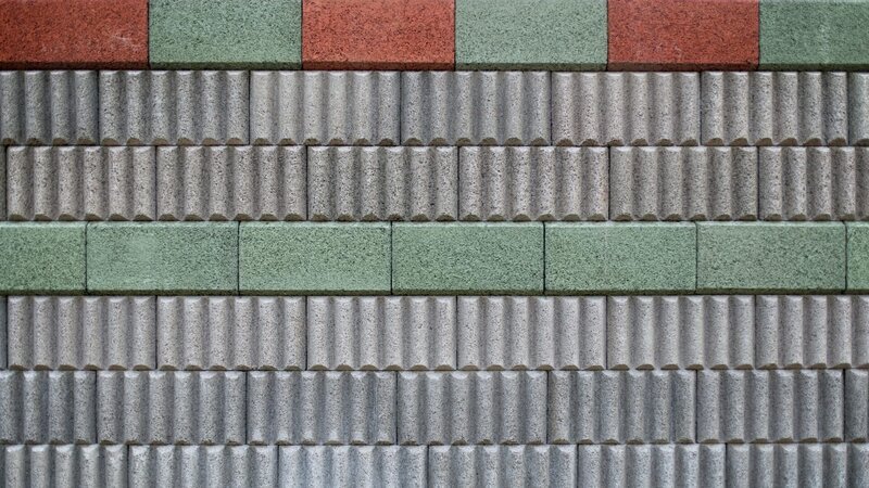 Noise barrier wall – Bild: HarryHuber /​ Getty Images/​iStockphoto /​ ThinkstockPhotos-480955966