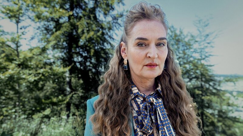 Am Tatort: Staatsanwältin Anita Wegenast (Rachel Braunschweig) – Bild: ORF/​SRF/​Salvatore Vinci