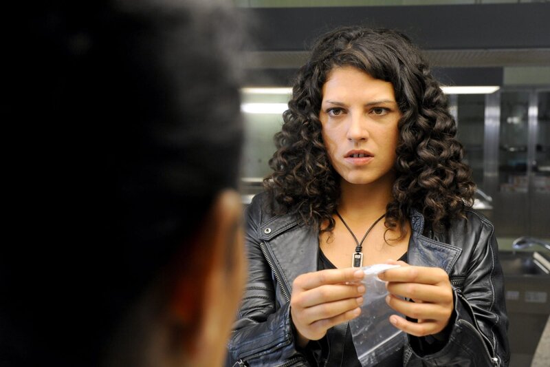 Claudia Kottal (Leila Mikulov). – Bild: ORF/​Hubert Mican