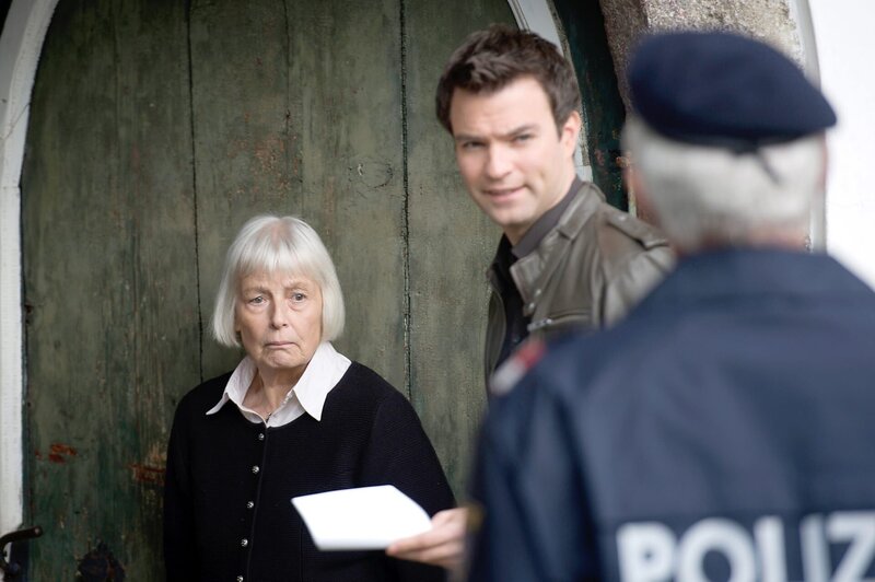 Elfriede Irrall (Rosa Angerer), Jakob Seeböck (Lukas Roither). – Bild: ORF/​BEO-Film/​Stefanie Leo