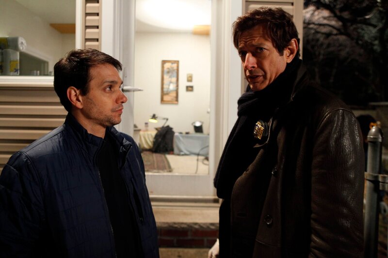 Pictured: (l-r) Ralph Macchio as Louis Marciano, Jeff Goldblum as Detective Zach Nichols – Bild: 13th Street