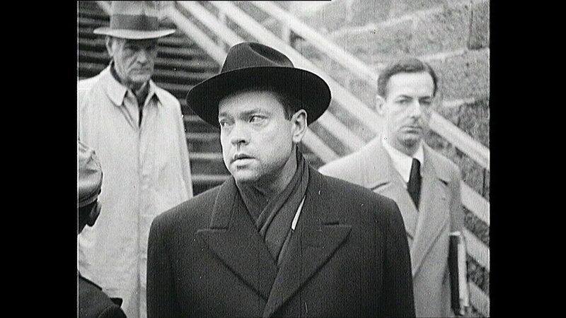 Orson Welles bei Ankunft im Wien zum Dreh von „Der Dritte Mann“. – Bild: National Archives /​ ORF /​ Pammer Film
