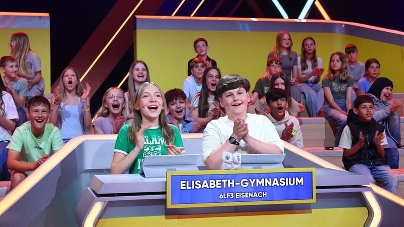 Wochenshow 1 – Bild: KiKA/​Steffen Becker