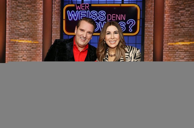 Als Kandidat:innen zu Gast bei „Wer weiß denn sowas?“: Der Unternehmer und Gründershow-Investor Ralf Dümmel und die Unternehmerin und Fernsehmoderatorin Judith Williams. – Bild: ARD/​Morris Mac Matzen