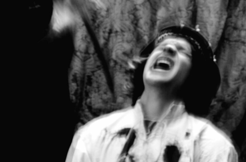 Giuliano de’ Medici wird im Dom ermordet. – Bild: Rebecca Hoppé/​Story House Productions