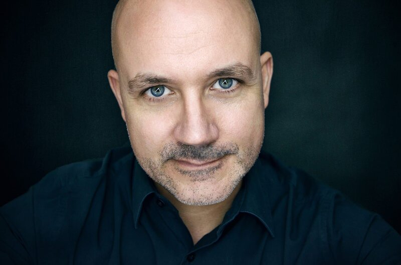 Lachen bis man „meschugge“, also verrückt wird, dafür sorgt der Comedian und Kabarettist Frank Fischer mit seinem Soloprogramm, präsentiert in diesem Spezial. – Bild: SWR/​Olli Haas