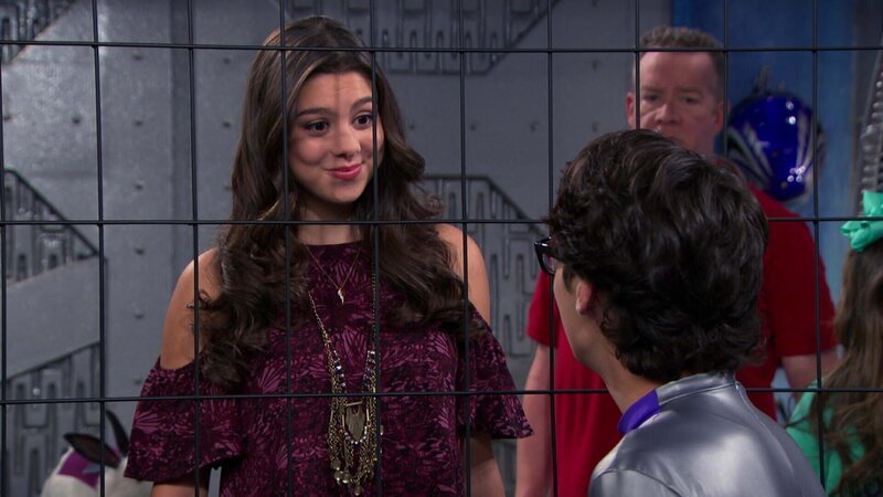 Phoebe Thunderman (Kira Kosarin, l.) – Bild: ViacomCBS