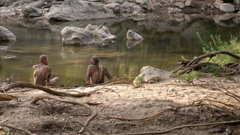 Terra und Shaun am Fluss. – Bild: Discovery Channel