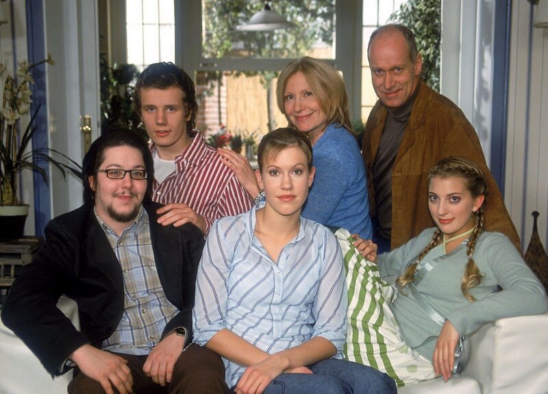 4. Staffel: (v.li.:) Niko (Sebastian Kroehnert), Basti (Frederik Hunschede), Alex (Wolke Hegenbarth), Anke (Maren Kroymann), Hendrik (Gottfried Vollmer) und Claudia (Nora Binder) – Bild: RTL Passion