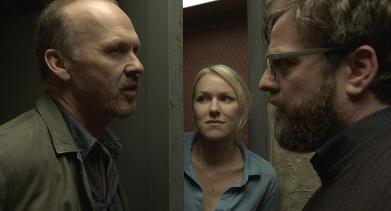 Als der eigentliche Bühnenpartner Gabriel kurz vor der Premiere verletzt wird, müssen Riggan (Michael Keaton, l.) und Jake (Zach Galifanakis, r.) schnell einen Ersatz finden. Werden sie es später bereuen, dass sie auf den Vorschlag von Schauspielkollegin Lesley (Naomi Watts, M.) hören? – Bild: Twentieth Century Fox Film Corporation Als der eigentliche Bühnenpartner Gabriel kurz vor der Premiere verletzt wird, müssen Riggan (Michael Keaton, l.) und Jake (Zach Galifanakis, r.) schnell einen Ersatz finden. Werden sie es später bereuen, dass sie auf den Vorschlag von Schauspielkollegin Lesley (Naomi Watts, M.) hören? – Bild: Twentieth Century Fox Film Corporation