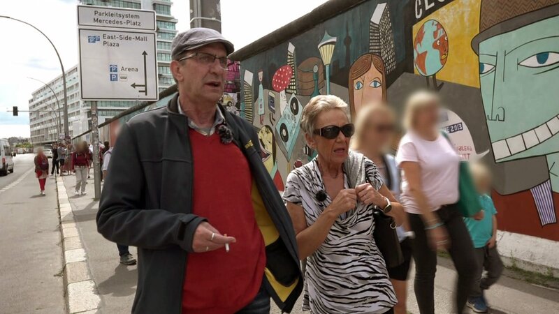 Torsten und seine Freundin Bruni gönnen sich unterdessen einen Kurzurlaub. Sie reisen gemeinsam von Rostock nach Berlin, um sich die Sehenswürdigkeiten der Hauptstadt anzuschauen – Bild: RTLZWEI